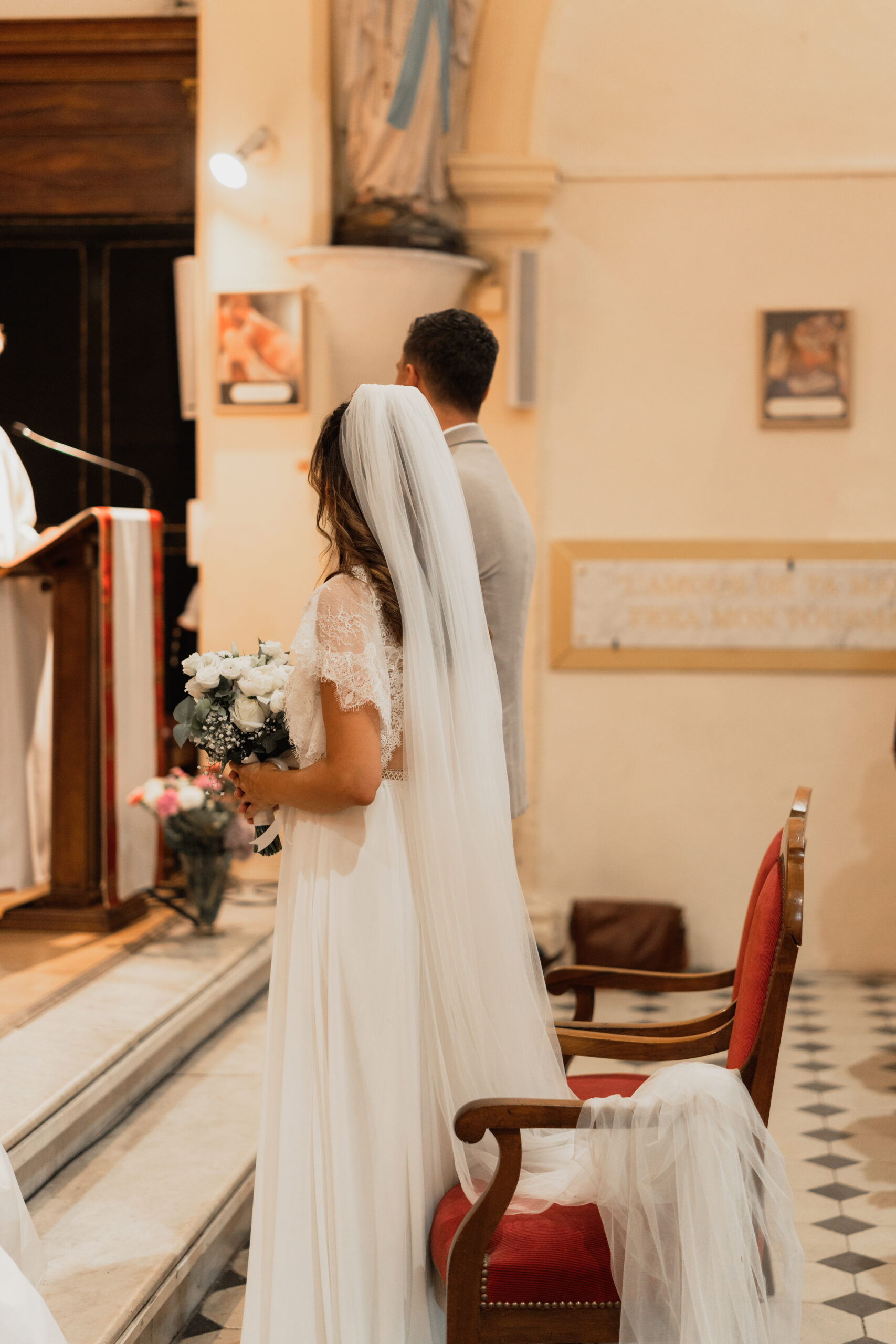 Photo des mariés à l'église